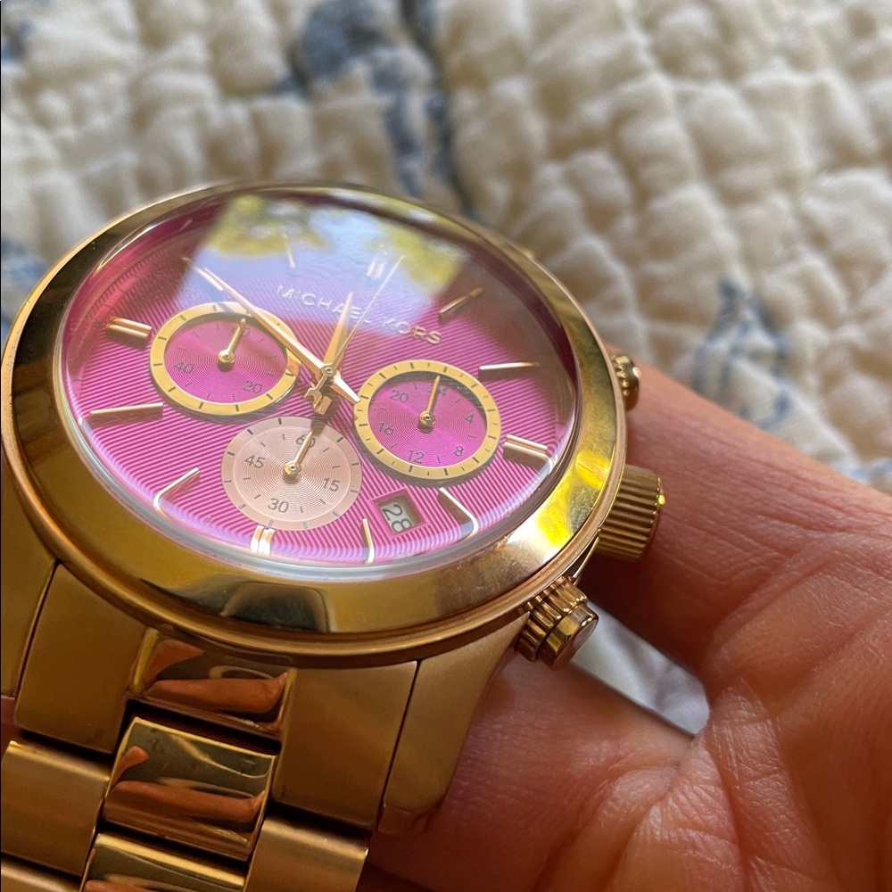 Michael Kors oversized rose gold watch - Picture 6 of 7
